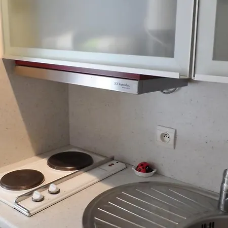 Jardin 3 Pieces A 80m De La Avec Parking Privatif - Fr-1-712-98 *