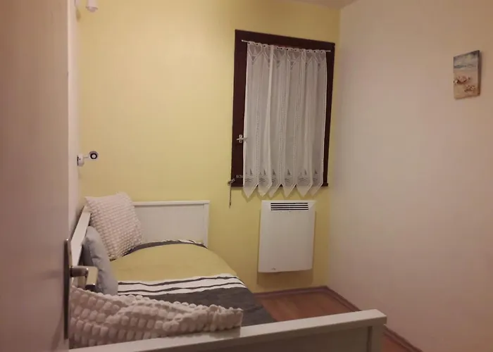 Jardin 3 Pieces A 80m De La Avec Parking Privatif - Fr-1-712-98 Apartman *